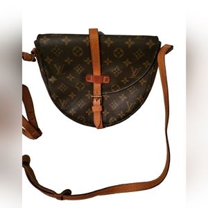 VINTAGE Louis Vuitton Monogram Crossbody Bag with adjustable straps and buckle